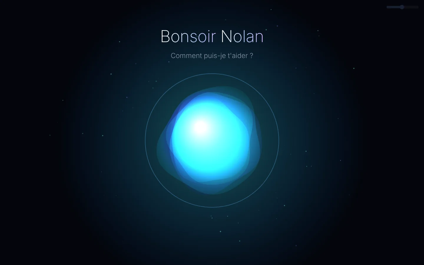 L'orbe cyan qui écoute, avec le message « Bonsoir Nolan, comment puis-je t'aider ? ».